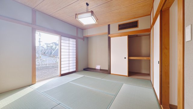 ■1階和室｜季節物がたくさん収納できる押し入れは衣替えや模様替えで大活躍！