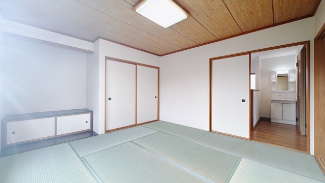 ■2階和室｜独立した和室は急な来客時の対応や様々な用途に合わせて使用可能です。