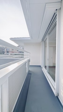 ■バルコニー｜あたたかな陽のひかりを浴びることのできるバルコニー。お洗濯物やお布団を干せば、家族みんなが気持ちよく暮らすことができます(*^^*)