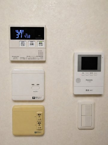 テレビモニター付きインターホンや床暖房など、暮らしの安心と快適性を高める設備が充実。※画像はAI加工によるイメージを含みます。現況と異なる場合は現況を優先とします。