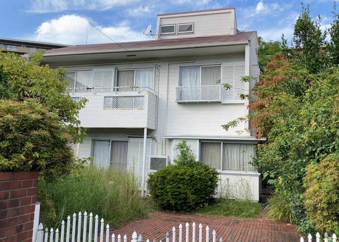 土地を買う際、住む地域の自治体や福祉の補助制度にも注目してみましょう。子供や老人の医療補助やゴミ出しのルールなど、自治体によってルールに大きな違いがあるため、暮らしやすい土地で判断するとよいでしょう。