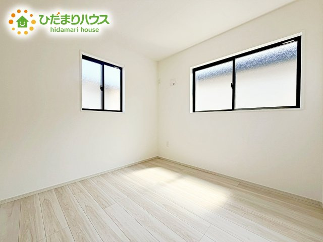 室内には収納スペースもあり、衣類や小物類をたっぷり収納可能。お部屋をより広くお使いいただけます。
