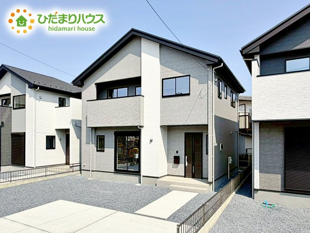 明るい光が差し込む開放感あふれる住まいです。