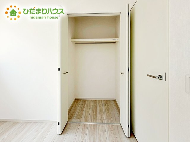 クローゼットは部屋を広く使える、家事動線をスムーズにするなどの効果も期待できます。