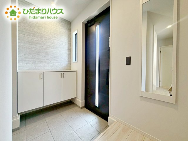 シューズボックスは、家族全員の靴が入るため、散らかりがちな玄関もスッキリ片付きますね。