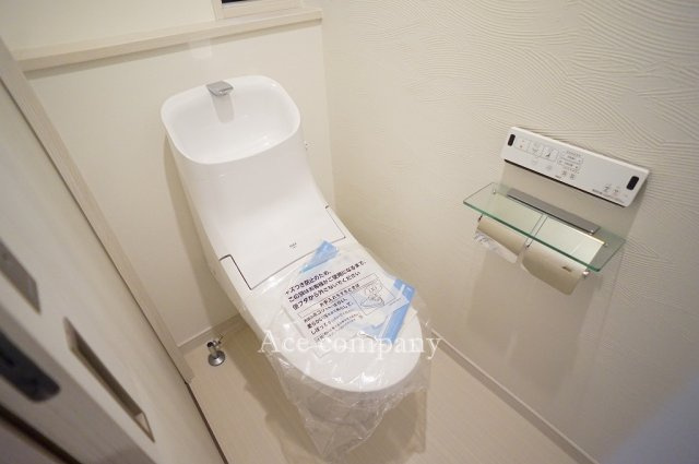 トイレは1階と2階の2ヶ所に完備♪こちらは1階のシャワートイレです☆