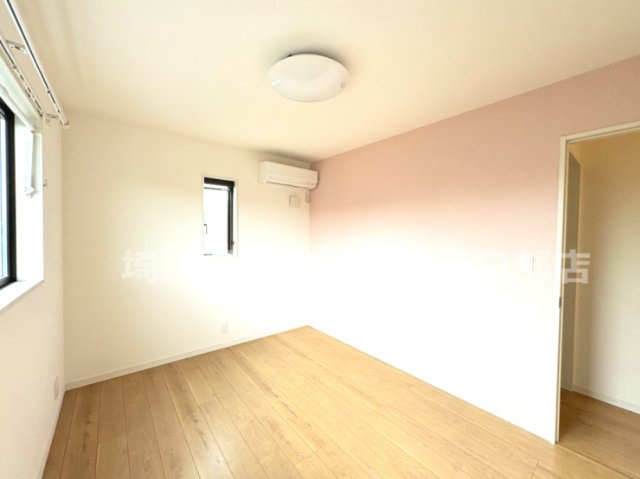 2階　子供部屋　プライベートな空間だからこそシンプルに使いやすいデザインに。