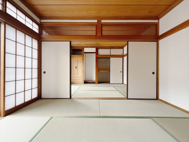 ■和室｜「続き間の和室」は、戸を開ければ大空間、閉じれば個室として活用できるのでお子様の遊び場や客間としても便利です♪