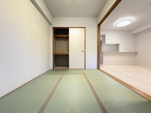【南側約5.5帖和室】　◎南側の和室は明るく落ち着いた空間です