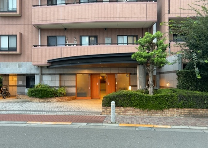 隣家の土地はどうなっているのか、生活利便施設が近くにあるのか、学校まで近いかなど、お客様のライフスタイルにあわせたイメージが重要です。また、近くにあると困る施設が近くにないかも確認するといいでしょう。