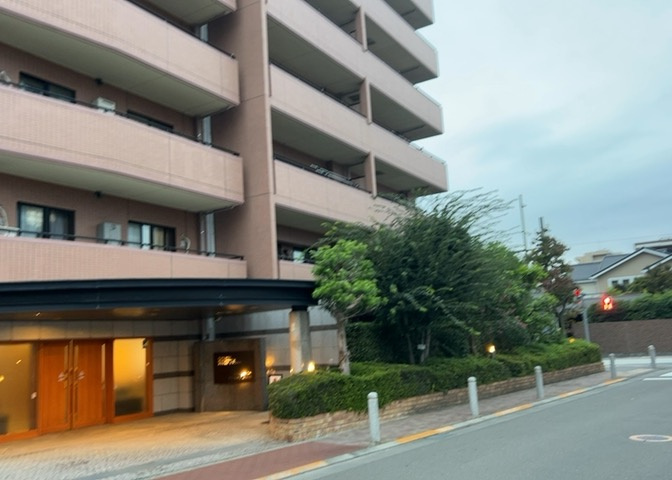 ＳＲＣ造は強度や耐震性の面でもRC造と比べて優れています。そのため、10階建以上の高層または超高層マンションなどの建築にも多く採用されています。柱や梁などのサイズが小さくても高い耐震性を確保できます。
