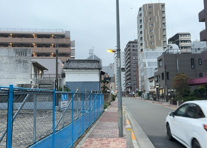 眺望を気にして物件を探す場合、前面に建物が建っていないか現地で確認しましょう！前面に建物があると景色はもちろん、日当たりや風通しにも影響が出てきます。住んだ時のことを想像しながら現地見学をしましょう。
