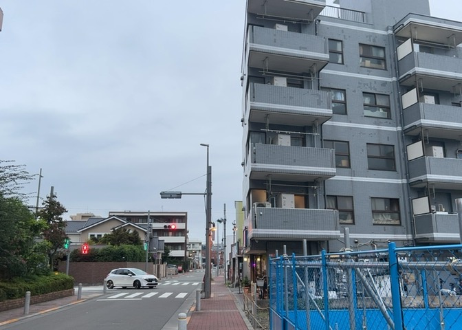 眺望の良さを楽しめるダイニングキッチンで家族団らんの時間を過ごしてはいかがでしょうか。バルコニーから見える景色を家族で眺める時間は、時間が経つのを忘れてしまいそうですね。是非、現地を見に行きましょう！