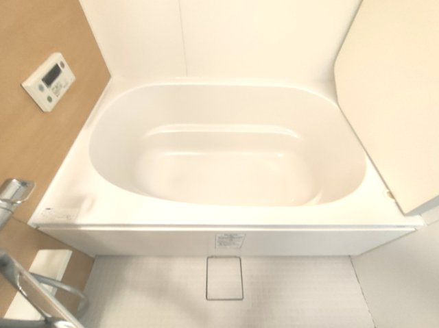 【浴室】　ゆったりとくつろげるバスルーム。