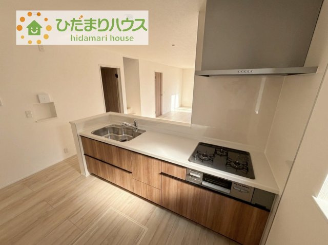 料理をしながらでも、ご家族との会話を楽しめる対面式キッチン♪