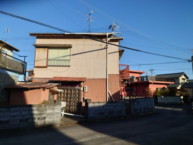 西側道幅3.2ｍです。