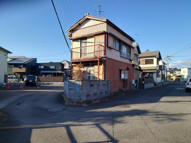 2方向が道路に面しているため隣家が少なく、太陽の光を家全体に取り込みやすいです。