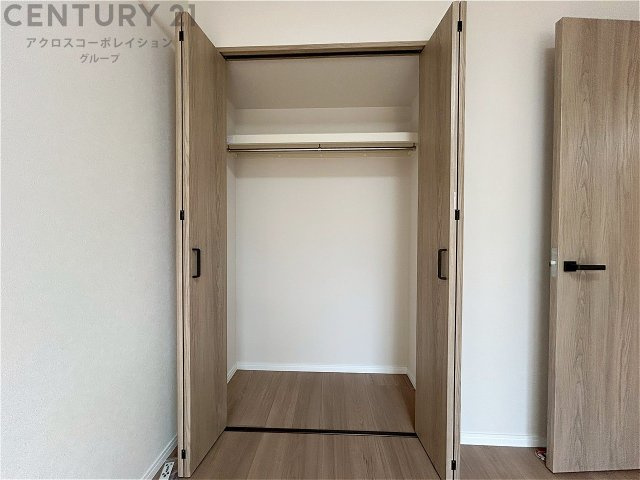 衣類やアクセサリー、小物類の収納が便利で整理整頓がしやすく、部屋の美観を保ちつつ、スペースを最大限に活用できます。衣服のしわやダメージを防ぎ、長持ちさせることができます。　