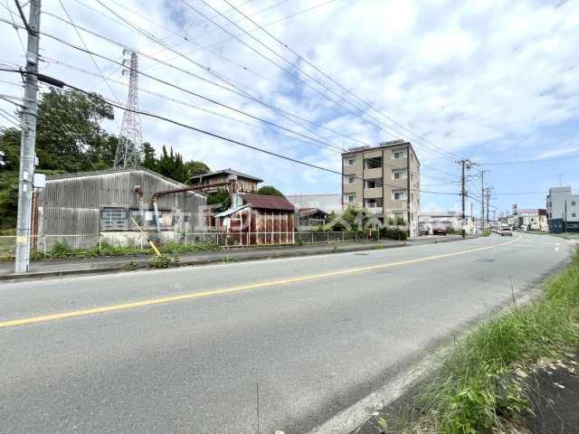 交差点「岩井」まで車で1分