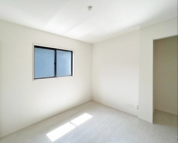 2階5.6帖の洋室。WIC完備のお部屋です！