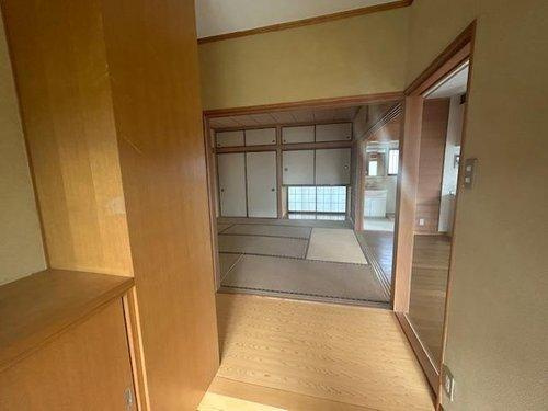 シューズボックス付きで玄関回りもスッキリ収納。