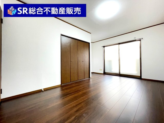 たっぷり収納付きです◎