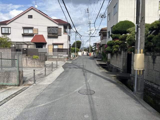 前面道路含む現地写真です