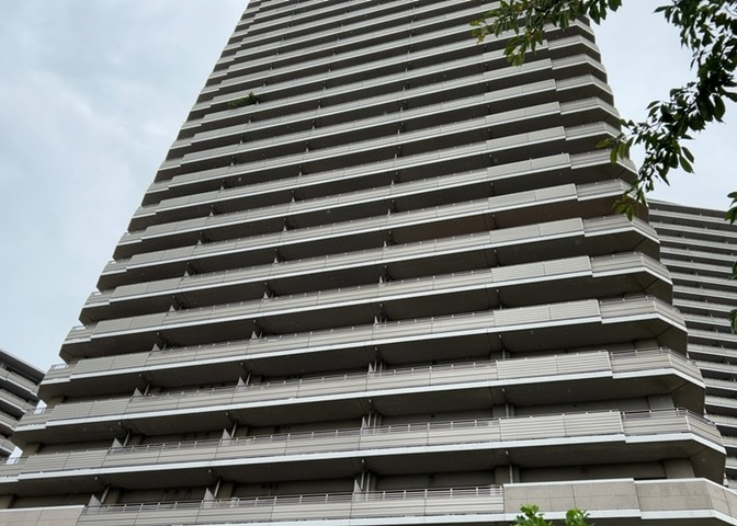 ＳＲＣ造は強度や耐震性の面でもRC造と比べて優れています。そのため、10階建以上の高層または超高層マンションなどの建築にも多く採用されています。柱や梁などのサイズが小さくても高い耐震性を確保できます。