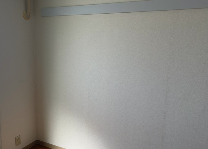 寝室でゆっくりと過ごすためにはベッド周りの適度な空間を担保することや窓の位置、照明の明るさ、寝室の広さなどを考える必要があります。自身や家族の構成とライフスタイルに併せて寝室にする部屋を選びましょう！