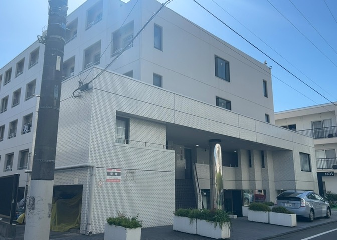 外観はマンション管理がされているかの目安になります。築年数が古いと、壁面は劣化してひび割れが生じることも！建物が古びていても細かいところが修繕されていると、きちんと管理されているなぁと感じるでしょう。