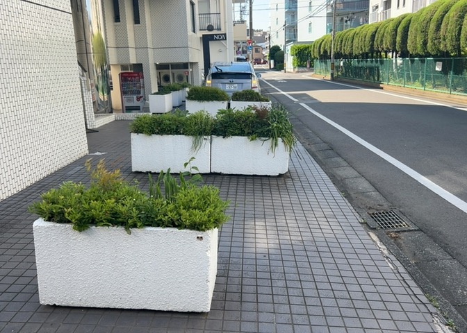 駐車場と明記されていても、最小スペースでつくられた駐車場だと大型車は駐車できなかったり、出入りしにくくなったりする可能性があります。お車のサイズと購入したい物件の駐車場のサイズを現地で確認しましょう。