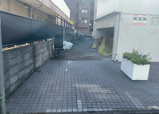 物件によっては、入居者が個人的に使用できる専用庭がついているものもあります。また、住宅の中にある土間の部分を庭と呼ぶこともあります。庭の用途は住む人によって変わり、それによってデザインもさまざまです。