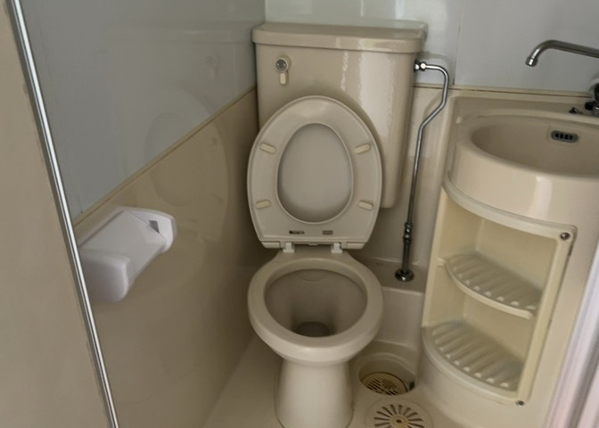 トイレは大きさや形、機能、抗菌性などが異なる多種多彩なタイプが各メーカーから出ています。それぞれに良さがあるため、事前にどういったタイプのトイレがいいのかをご家庭内で決めて、内見に行くといいでしょう。