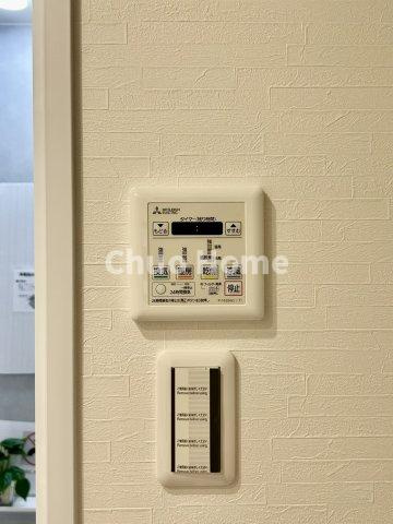 【浴室乾燥機】暖房・冷風・換気・乾燥が可能です。毎日を快適に過ごせるうれしい機能が揃っています。雨の日の洗濯物も安心です。