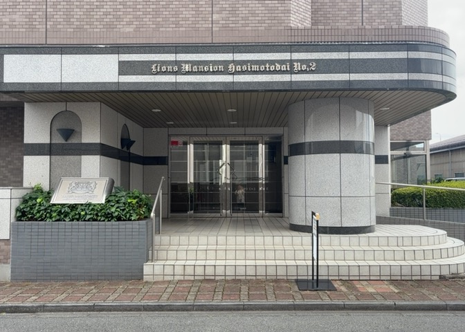 マンションのエントランスには、もともと風よけや防犯の役割がありますが、マンションによって宅配ボックスなどの設備が備わっている所もあります。日々の生活をイメージしながら生活しやすさをチェックしましょう。