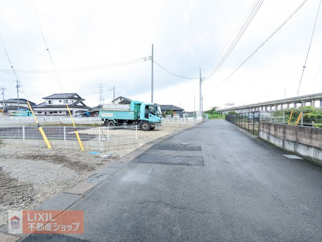 前面道路　道幅やお車の停めやすさなど現地にてご確認ください。