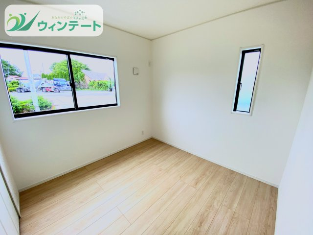 勉強部屋や趣味の部屋など、多目的に使える洋室。開放感のある窓から光と風が入り、毎日が快適に過ごせます。