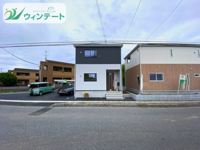 完成した外観です！パースのイメージ通り、洗練されたデザインに仕上がりました。
