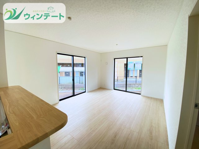 無駄のないシンプルなLDKデザイン。生活動線がスムーズで、家事や育児がしやすい間取りです。