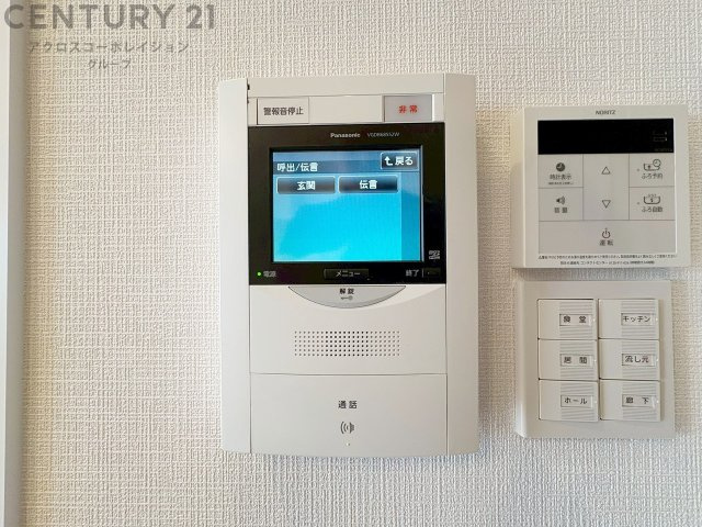 訪問者が来たときにテレビ画面で確認できるため、安心してドアを開けられます。録画機能があるものもあり、留守中に来訪者を記録しておくことができます。利便性が高く、セキュリティ面でも安心です。　