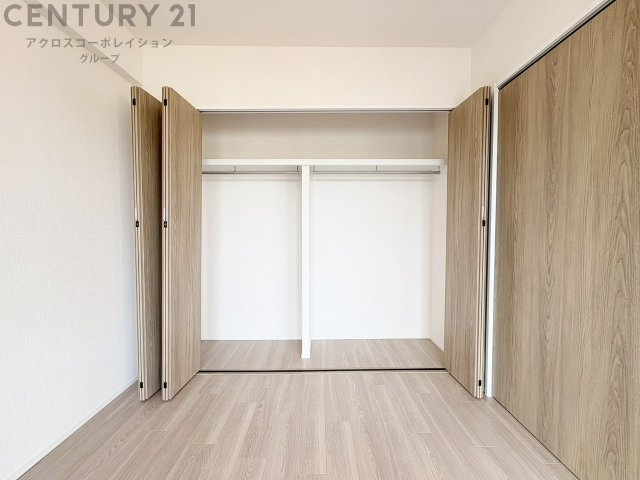 衣類やアクセサリー、小物類の収納が便利で整理整頓がしやすく、部屋の美観を保ちつつ、スペースを最大限に活用できます。衣服のしわやダメージを防ぎ、長持ちさせることができます。　