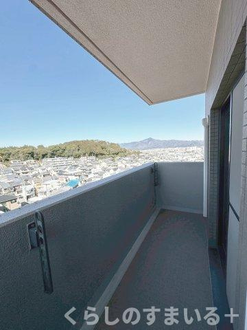 開放的で明るい空間を演出してくれるバルコニーです