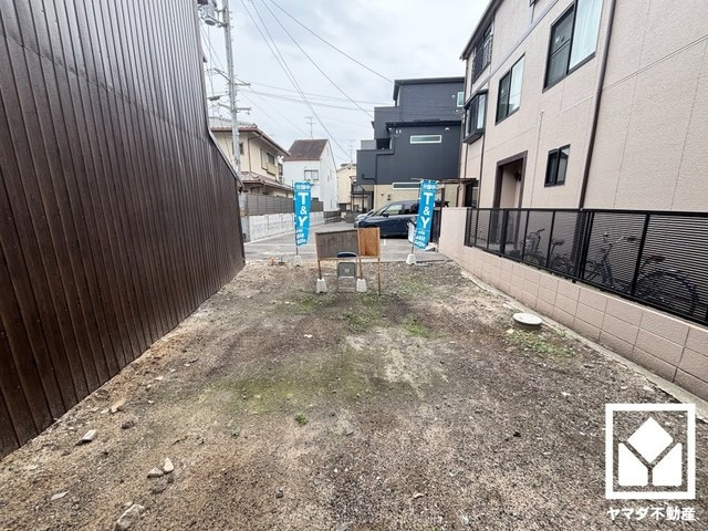 「サンディ尼崎長洲店」まで徒歩9分、「ウエルシア尼崎長洲店」まで徒歩4分など、お買い物施設が徒歩圏内に複数あり便利な住環境です。