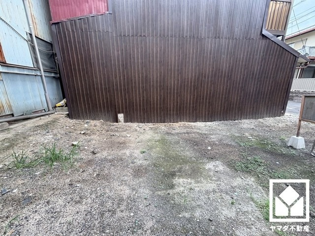 南側道路のため陽当たり良好です。