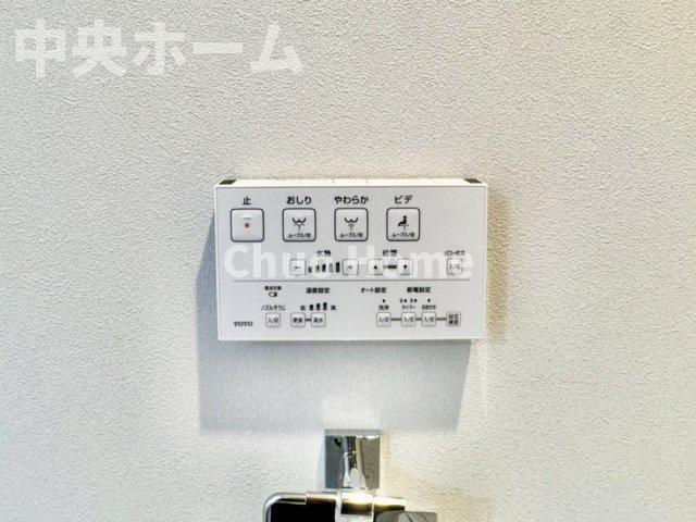 【ウォシュレット】清潔に使いたいお手洗いには最適な設備です。もちろんウォームレットも標準装備です。