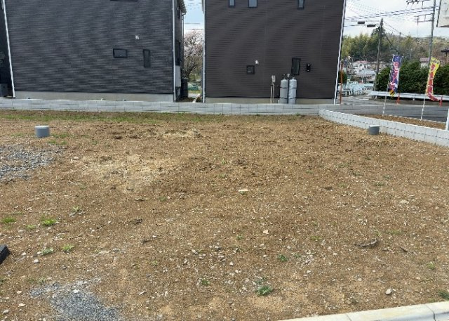 隣家の土地はどうなっているのか、生活利便施設が近くにあるのか、学校まで近いかなど、お客様のライフスタイルにあわせたイメージが重要です。また、近くにあると困る施設が近くにないかも確認するといいでしょう。