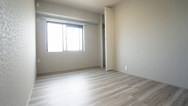 4.7帖の洋室　収納クローゼットつき