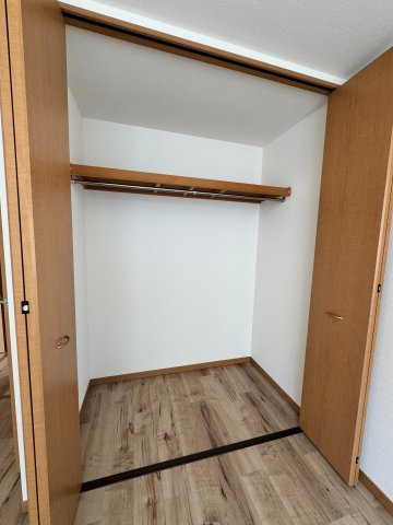 各部屋にしっかり確保したクローゼット。衣類はもちろん季節物や家族の思い出もすっきり収まり暮らしにゆとりが生まれます。　