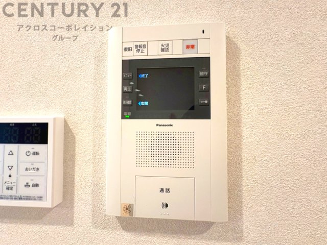 訪問者が来たときにテレビ画面で確認できるため、安心してドアを開けられます。録画機能があるものもあり、留守中に来訪者を記録しておくことができます。利便性が高く、セキュリティ面でも安心です。