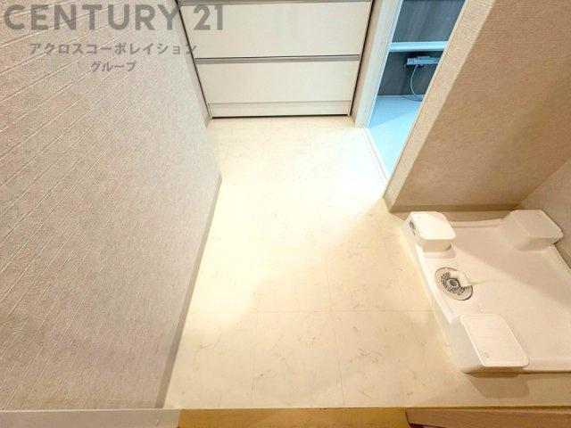 衣服の収納や脱ぎ着や整理整頓がしやすく、湿った衣類を乾燥させるスペースがありカビや臭いの発生を防ぎます。床の汚れを他の部屋に持ち込まず清潔を保つことができます。また快適な入浴環境の整備にも役立ちます。